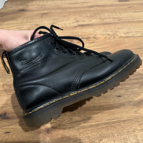 Dr. Martens Shoes - EUC Vintage Dr Martens Made in England 101 Leather Ankle Boots - Size 8.5